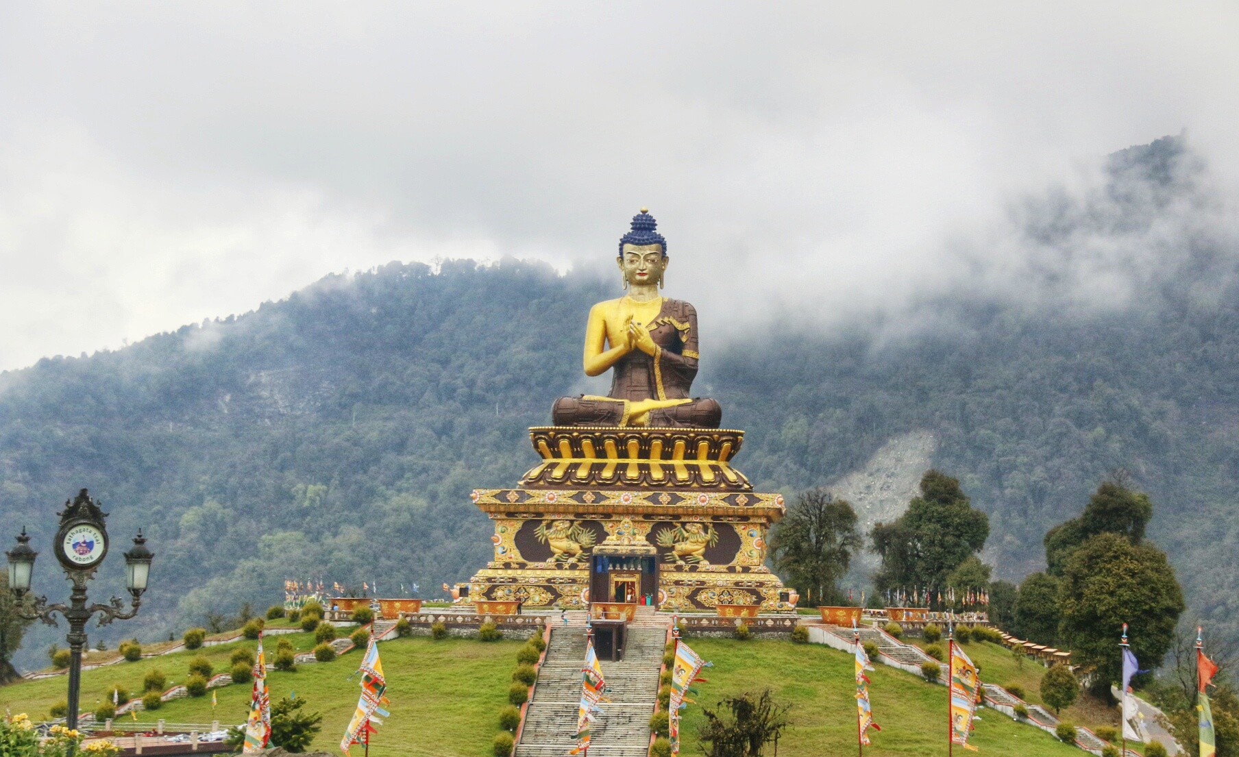 GANGTOK WITH PELLING AND DARJEELING TOUR